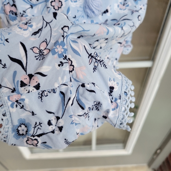 BeBop Off the Shoulder Floral Romper - Size Large (Excellent Condition) - Picture 4 of 6